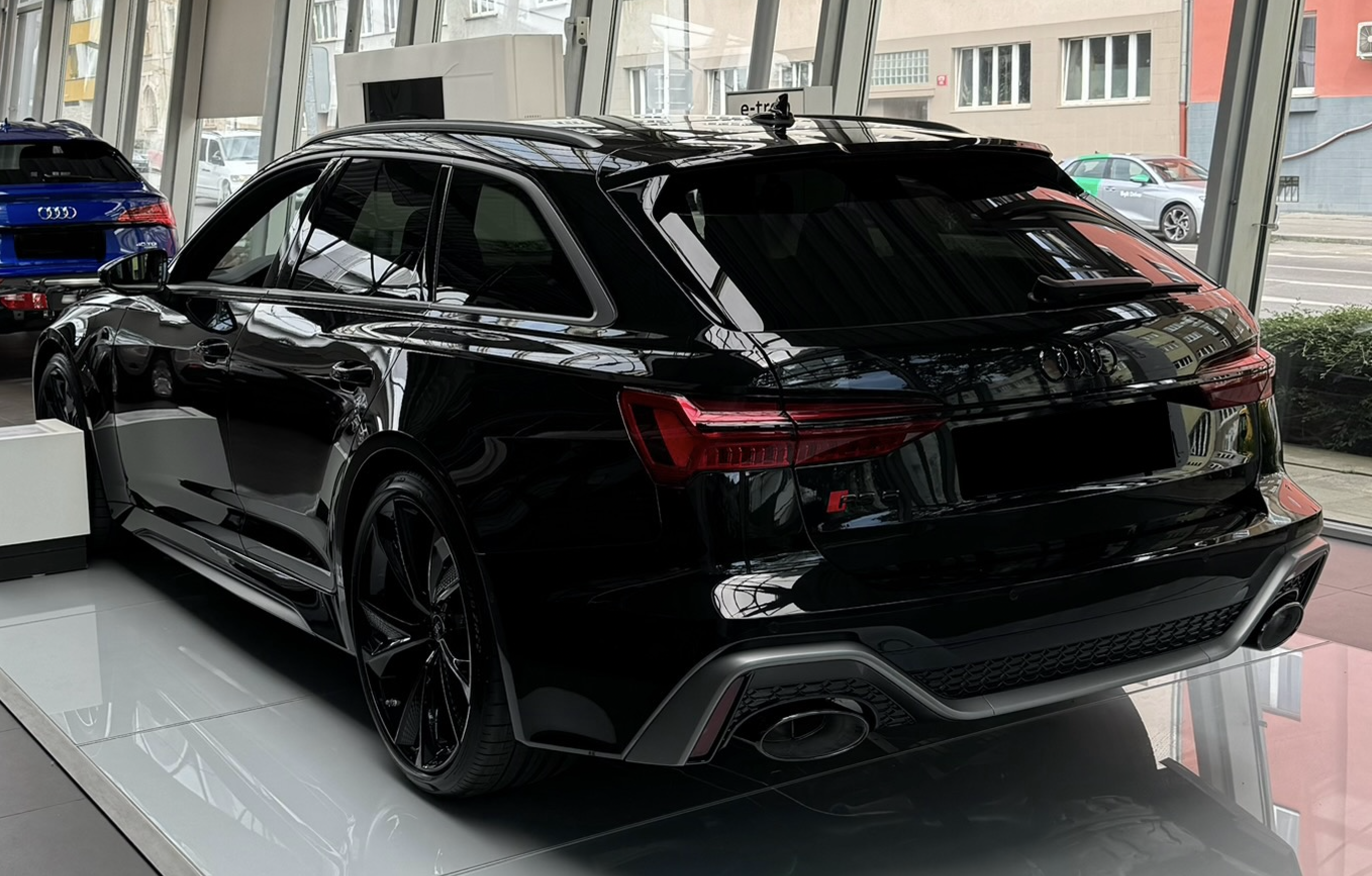 Audi RS6 PERFORMANCE AVANT | nové české auto skladem | supersportovní benzínový kombík | PERFORMANCE  | V8 biturbo 630 koní | skvělá výbava | české auto | nákup online | auto eshop | AUTOiBUY.com